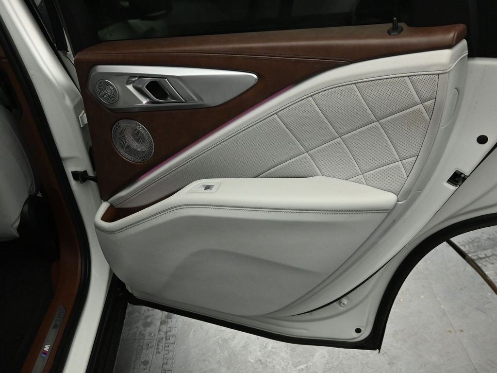 2023 BMW XM - Image 25