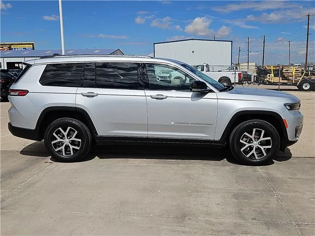Used 2024 Silver Zynith Jeep Limited 4x4 image 4
