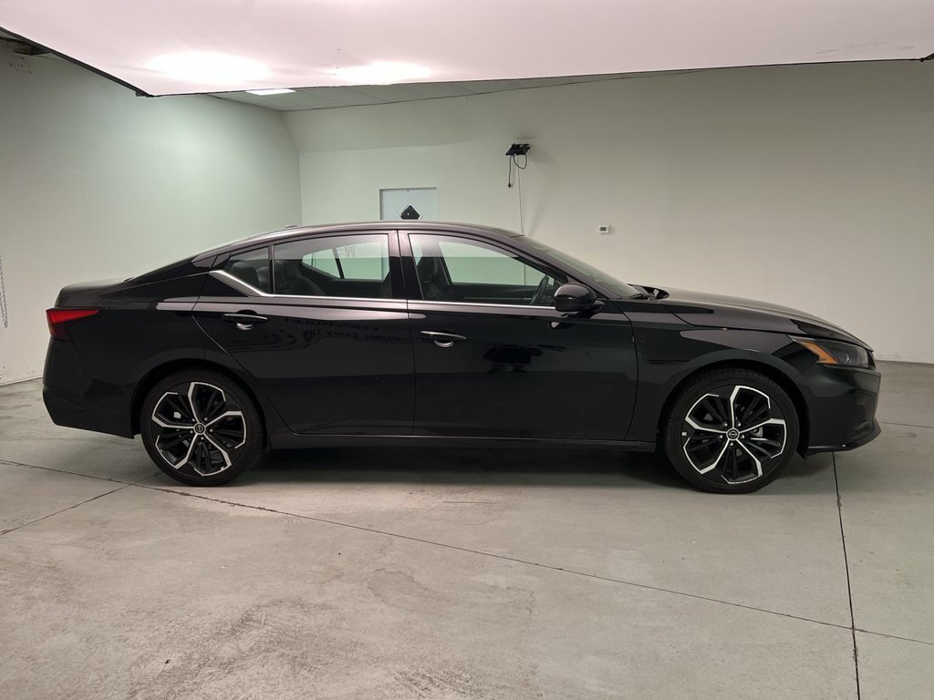 2025 Nissan Altima SR - Photo 9