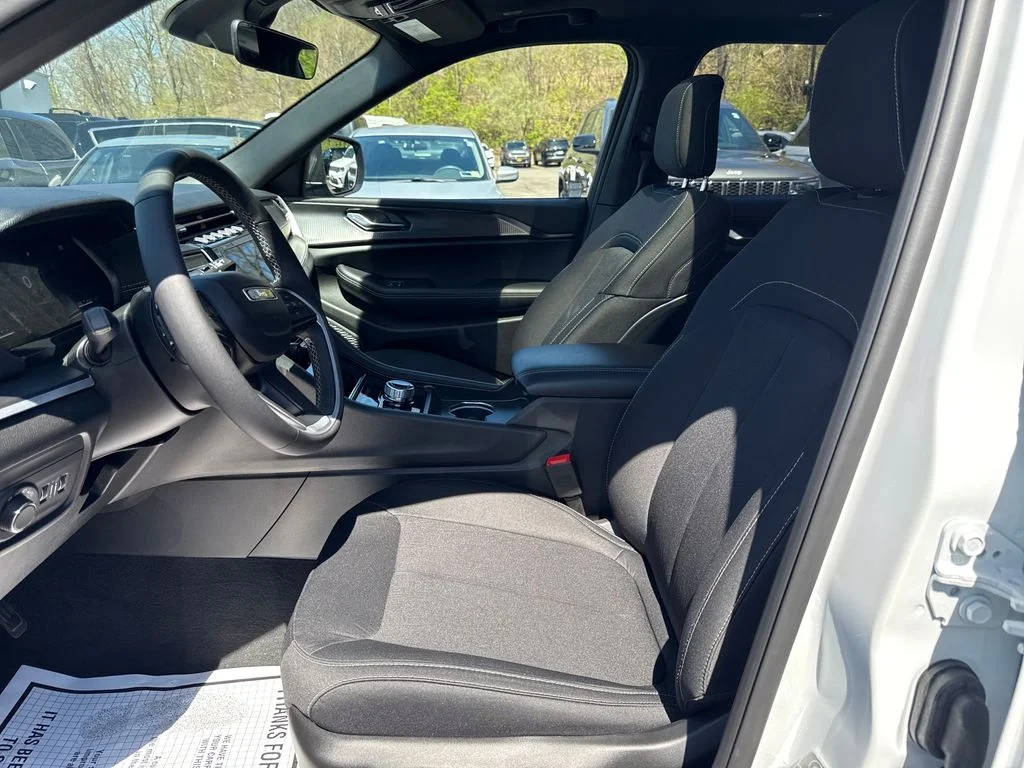 2025 Jeep Grand Cherokee L Laredo - Photo 11