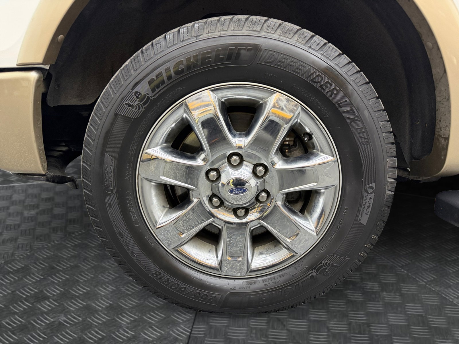 Used 2013 White Platinum Ford Lariat image 9
