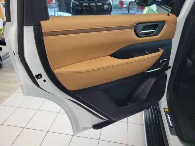 New 2026 Everest White TriCoat Nissan Platinum Reserve image 14