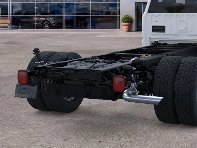 New 2026 Oxford White Ford F-550® XL image 21