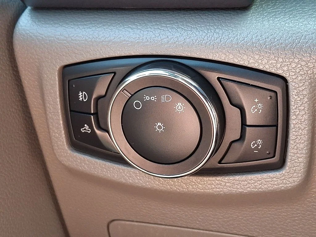 Used 2019 Silver Ford XLT image 22