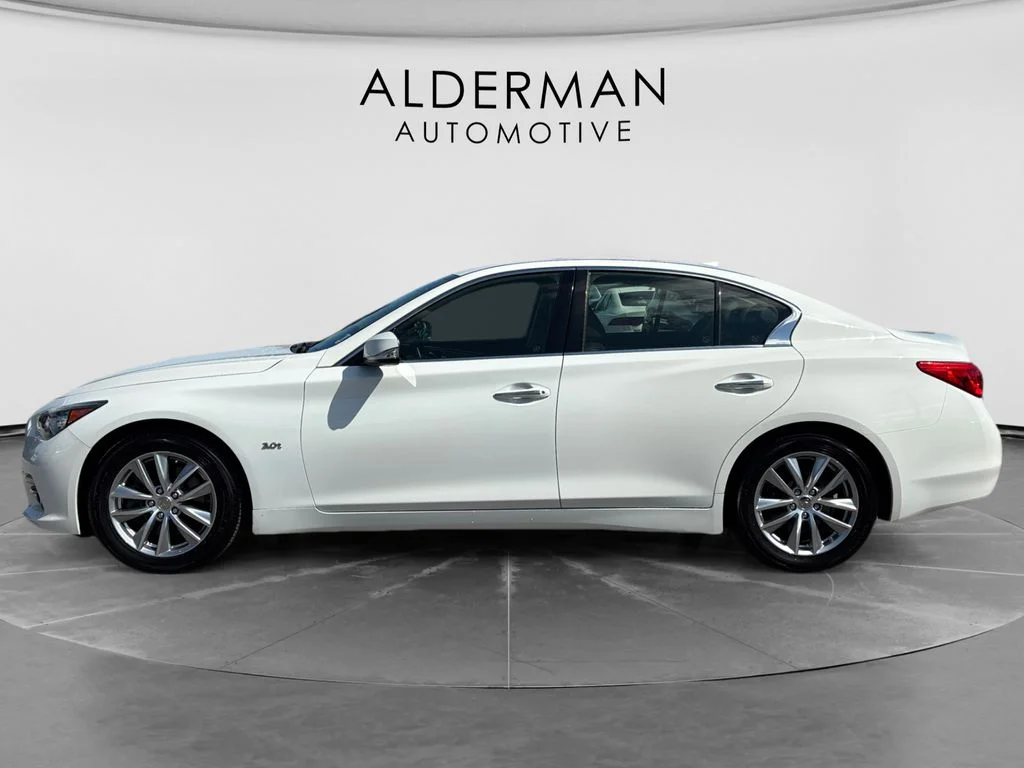 Used 2017 White INFINITI 3.0t Premium image 2