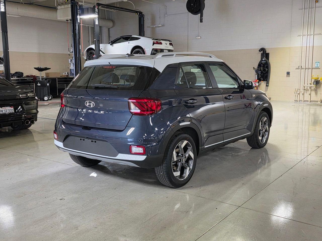 New 2026 Denim w/White Roof Hyundai SEL w/Two-Tone Roof image 7