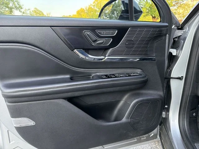 Used 2021 Silver Lincoln Standard image 13