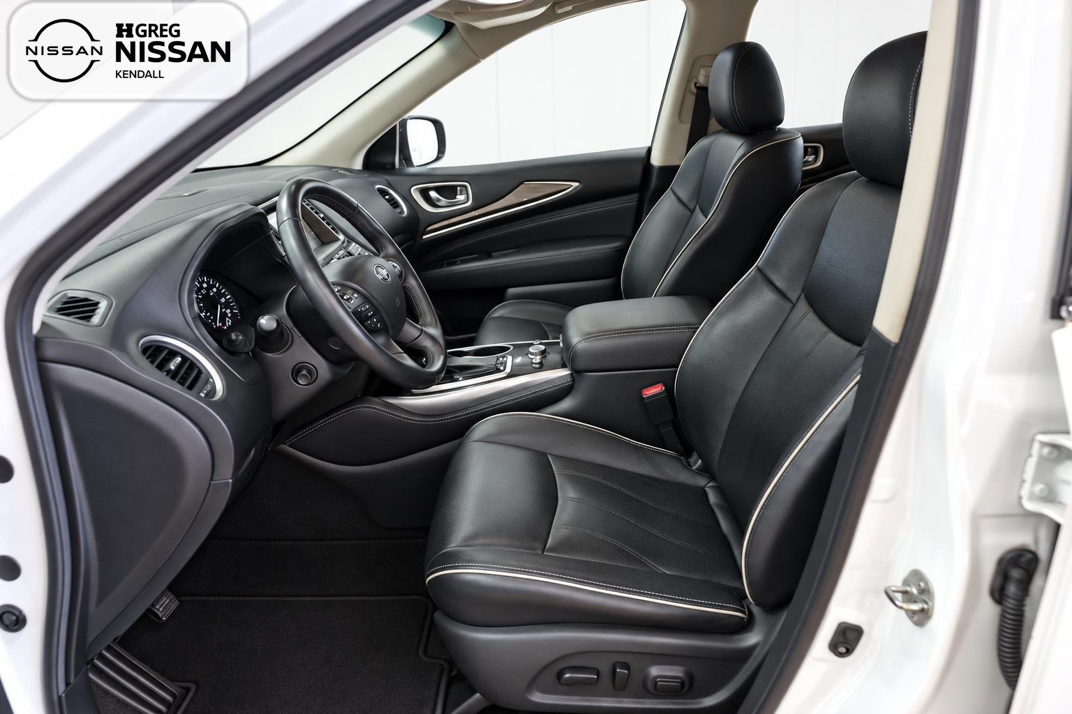 Used 2020 White INFINITI LUXE image 6