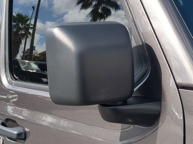 New 2026 Granite Crystal Metallic Clear-Coat Exterior Paint Jeep Sahara image 12
