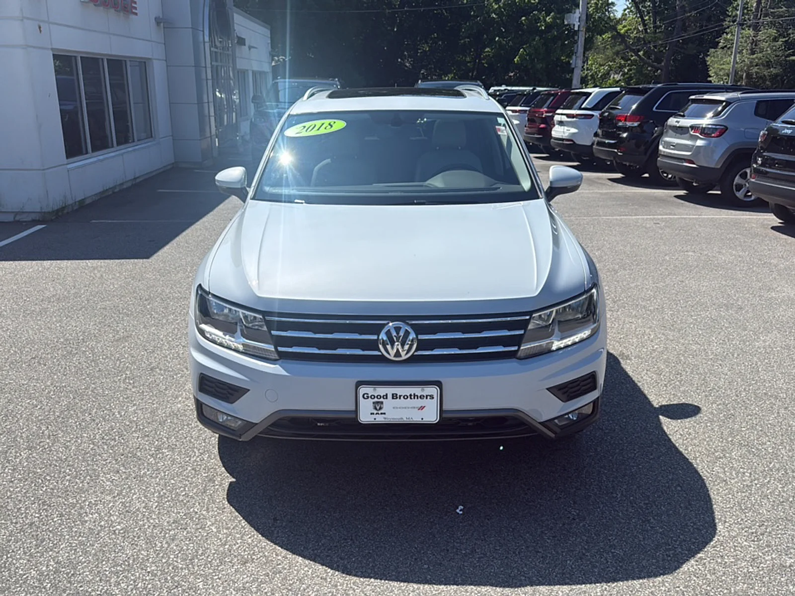Used 2018 Platinum Gray Metallic Volkswagen SEL 4 MOTION image 2
