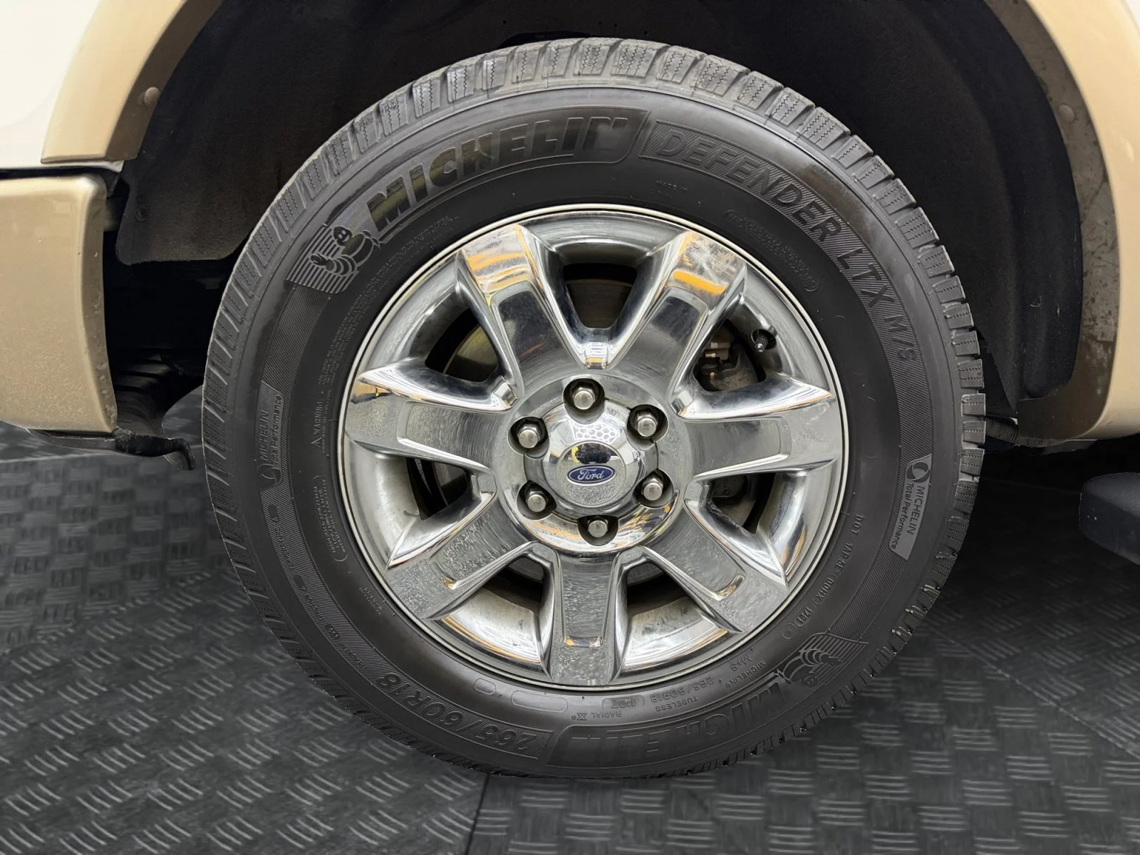 Used 2013 White Platinum Ford Lariat image 9