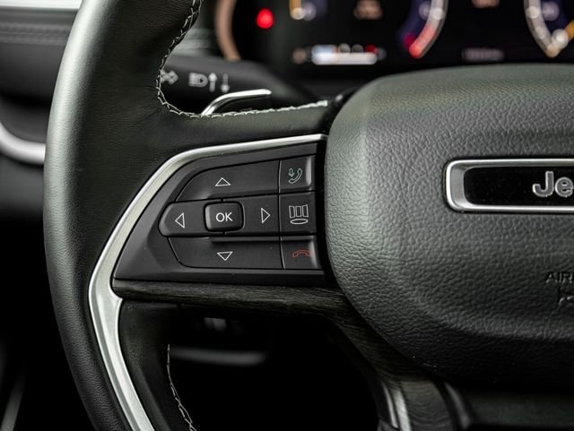 Used 2022 Diamond Black Crystal Pearlcoat Jeep Limited image 22