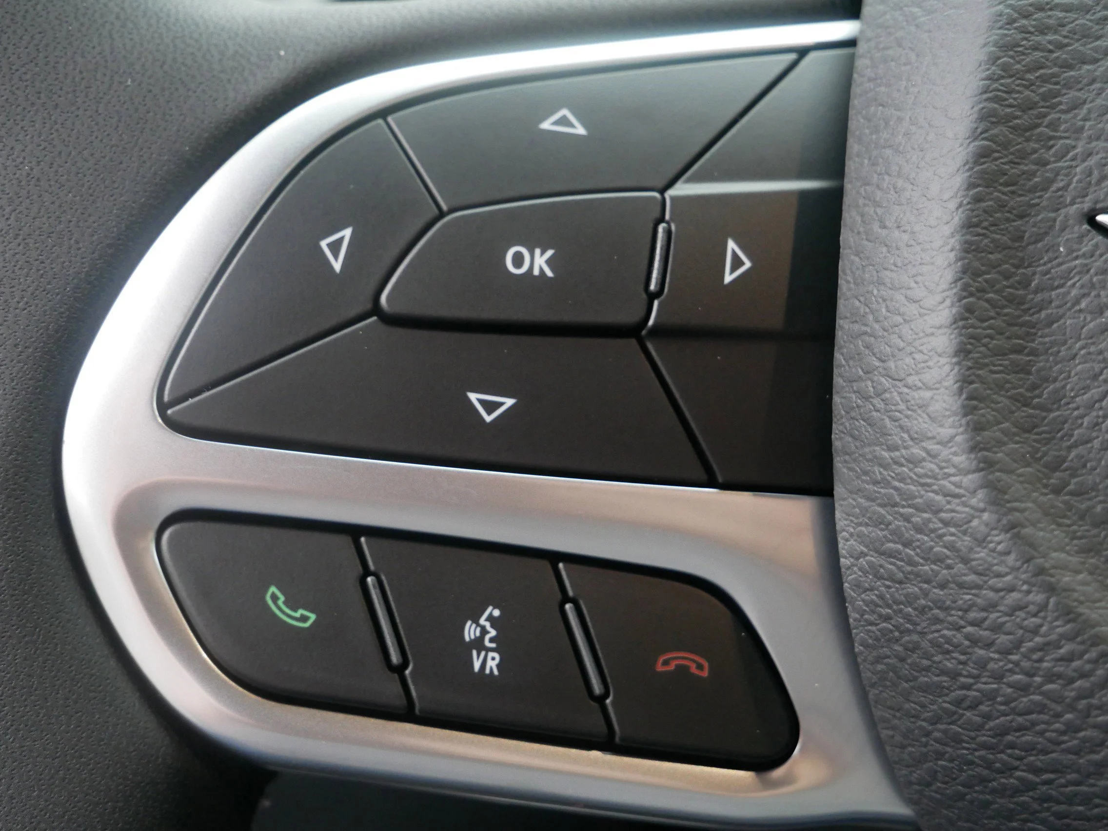 New 2026 Diamond Black Crystal Pearl-Coat Exterior Paint Chrysler Select image 14
