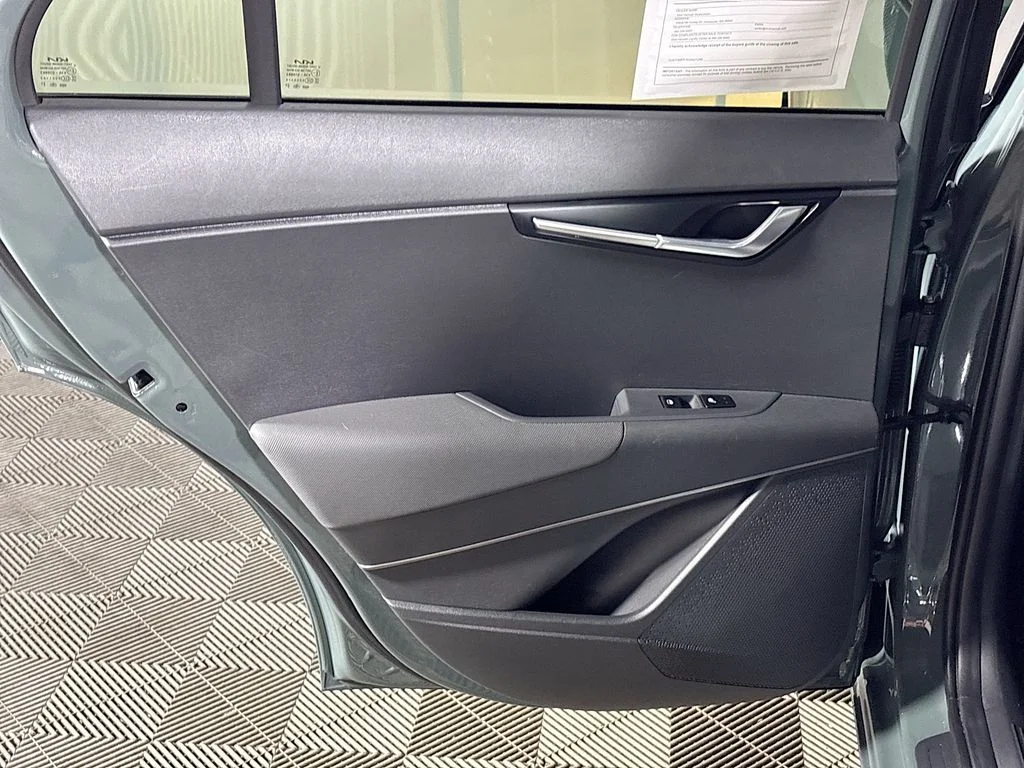 Used 2024 Green Kia Wind image 19