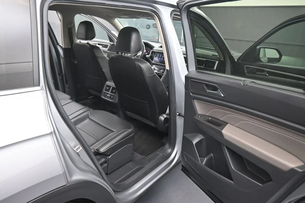 Used 2023 Silver Volkswagen 2.0T SE w/Technology image 42