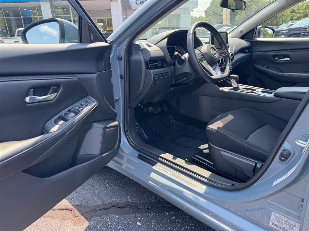 Used 2025 Gray Nissan SV image 13