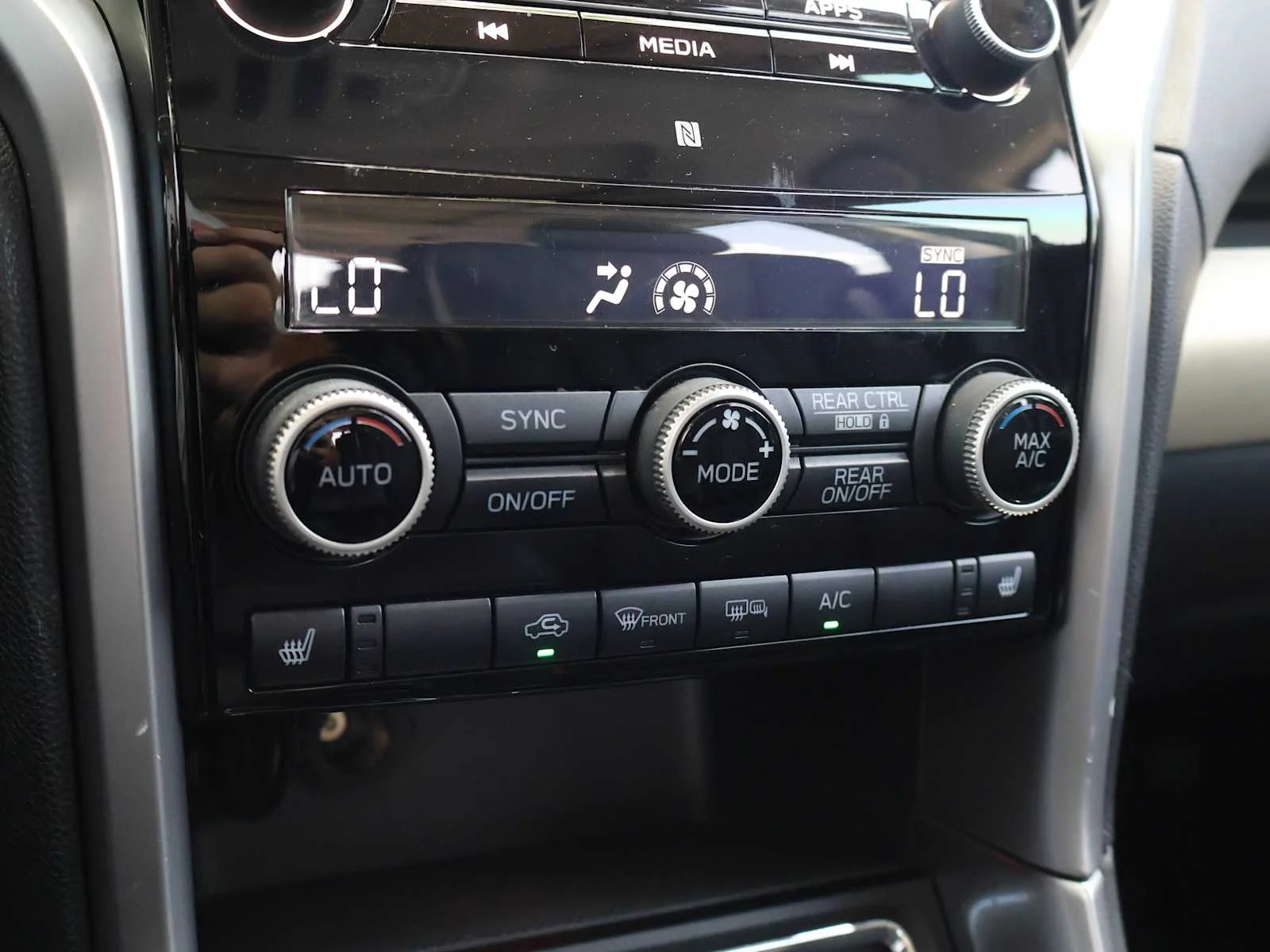 Used 2020 Ice Silver Metallic Subaru Limited image 25