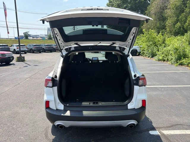 Certified Used 2020 White Metallic Ford SE image 15