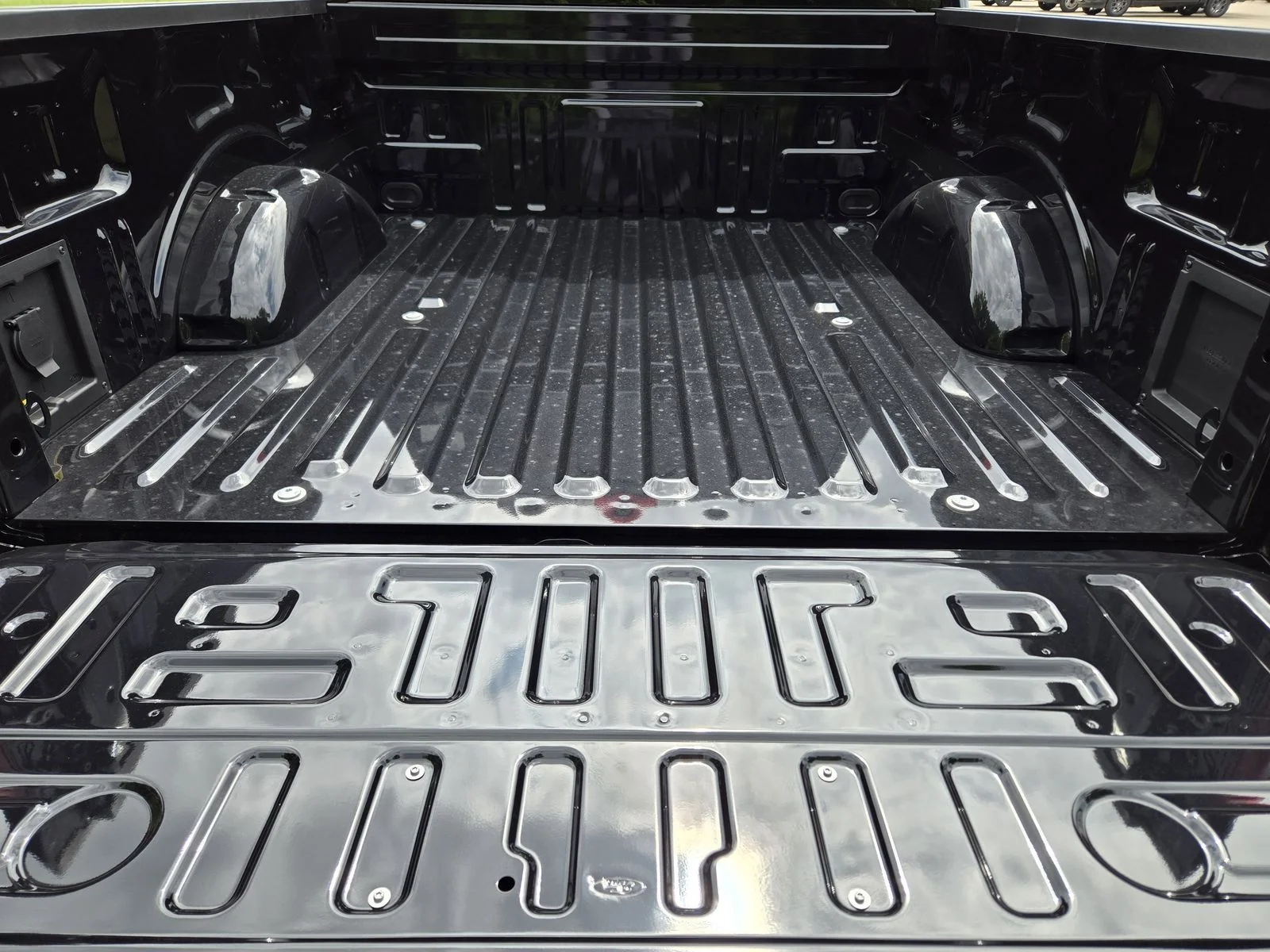 New 2026 Agate Black Metallic Ford Lariat® image 20