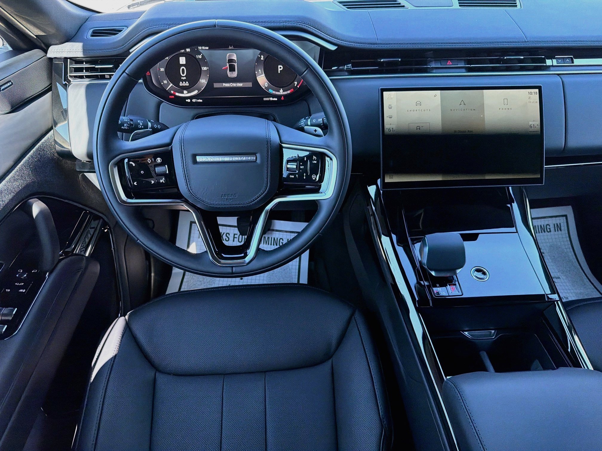 New 2027 Santorini Black LAND ROVER SE P360 image 17