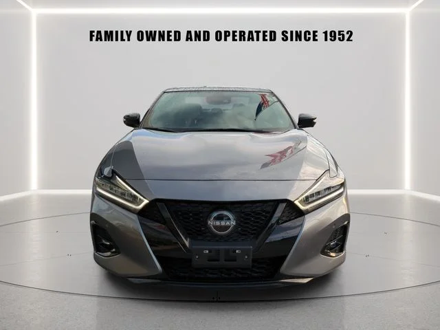 Used 2023 Gray Nissan SR image 6
