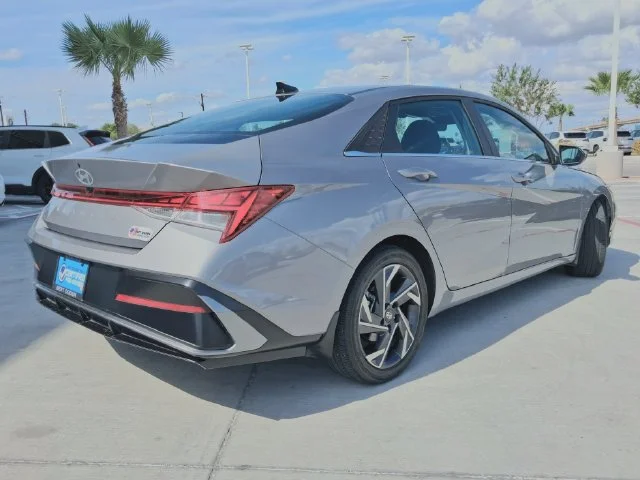 Used 2025  Hyundai SEL Convenience image 7