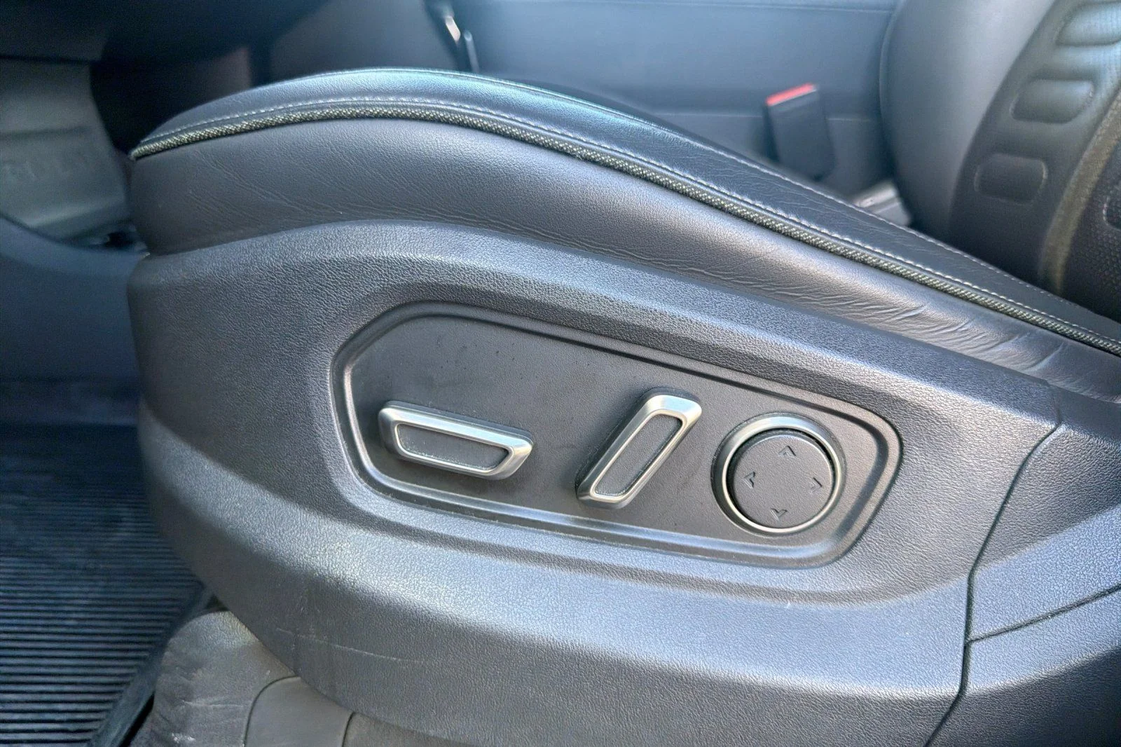 Used 2023  Rivian Adventure image 15