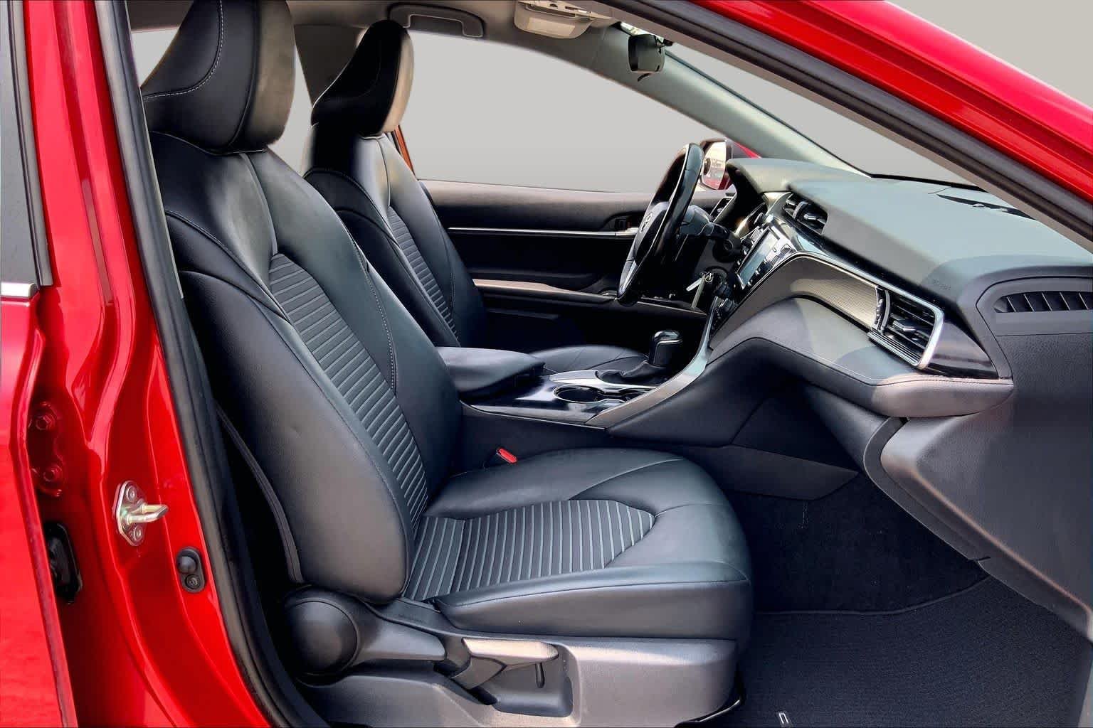 Used 2020 Supersonic Red Toyota SE image 9