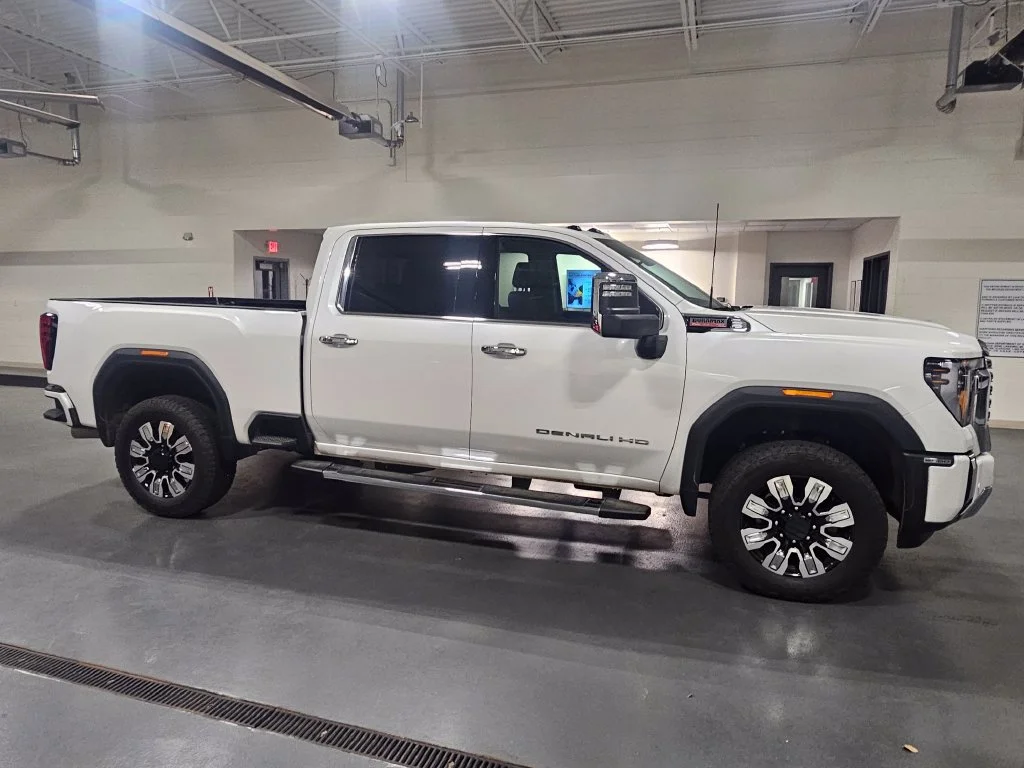 Used 2025 White GMC Denali image 6