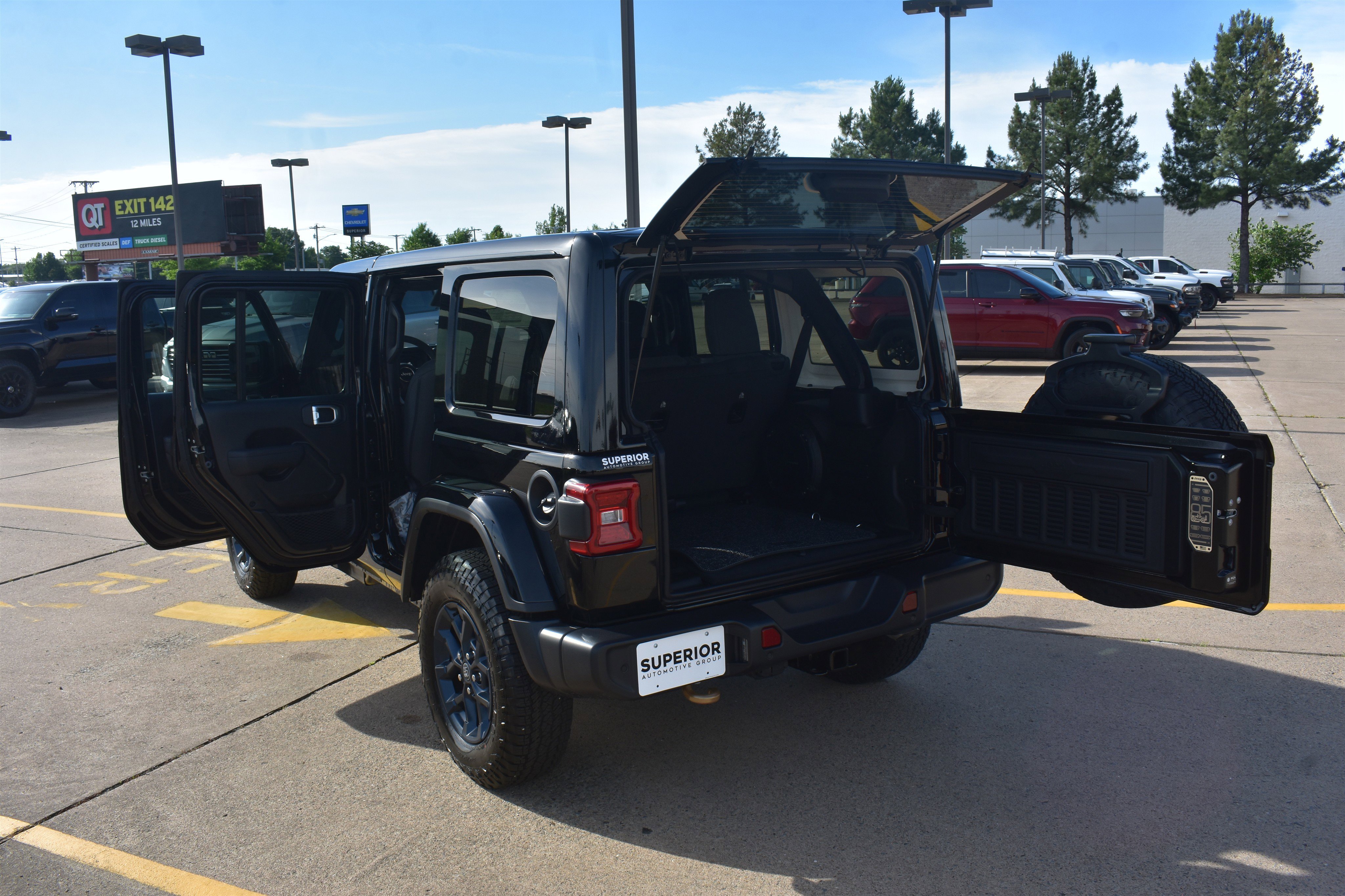 New 2026 Black Clear-Coat Exterior Paint Jeep 85th Anniversary image 16