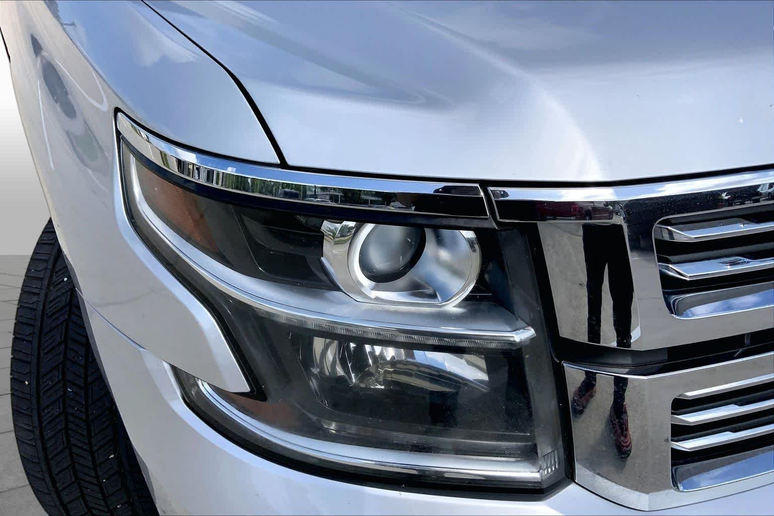Used 2018 Silver Ice Metallic Chevrolet Premier image 27