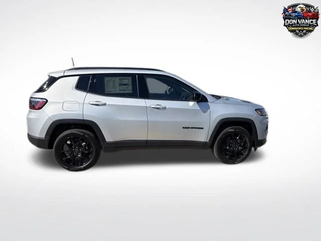 New 2026 Silver Zynith Metallic Clearcoat Jeep Latitude image 6