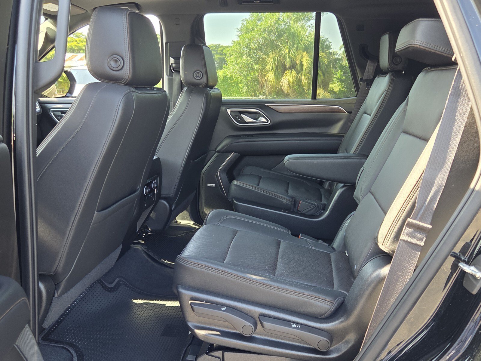Used 2022 Black Chevrolet High Country image 10