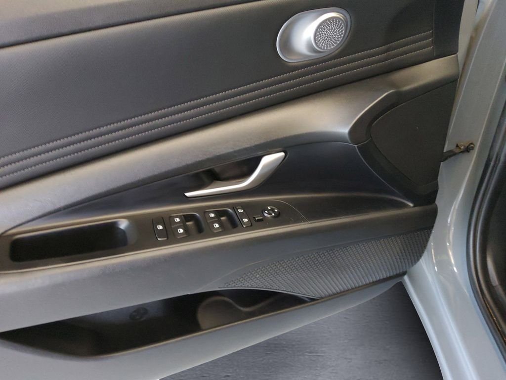 Used 2022 Gray Hyundai SEL image 12