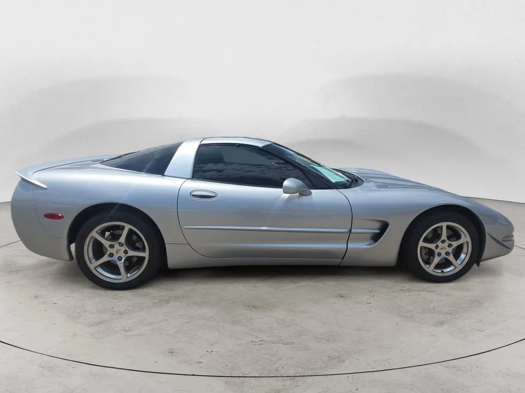 Used 2001 Quicksilver Metallic Chevrolet 2DR CPE image 4
