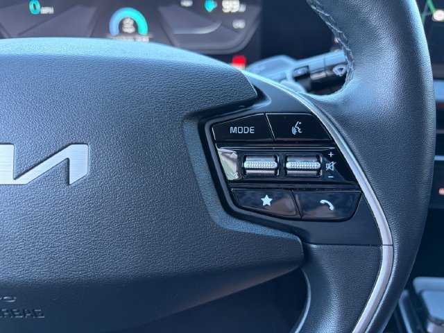 Certified Used 2024 Snow White Pearl Kia Light image 18