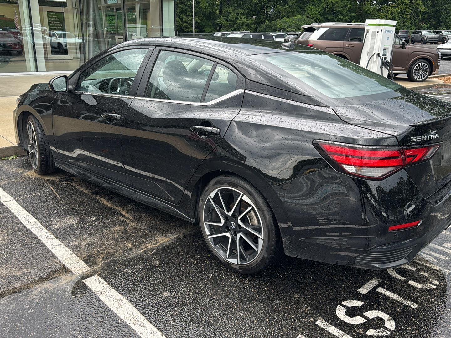 Used 2025 Super Black Nissan SR image 4