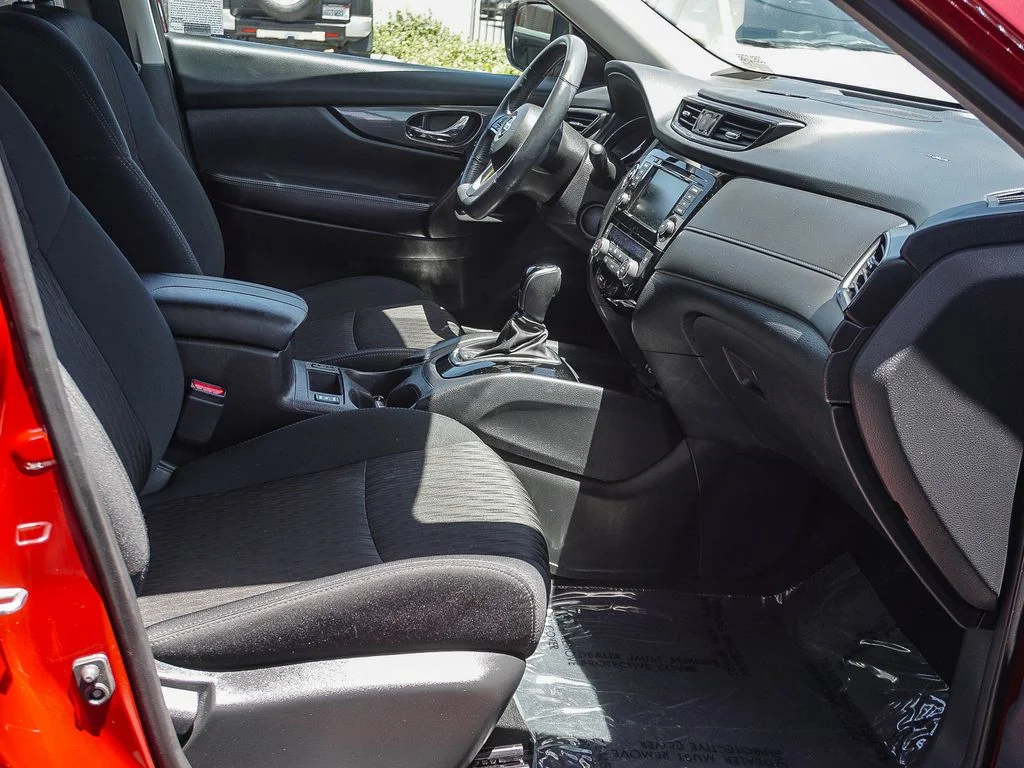 Used 2018 Red Nissan SV image 12