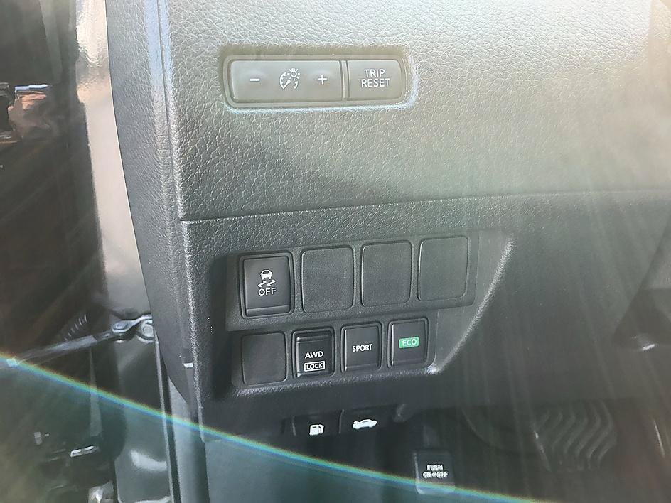 Used 2017 Magnetic Black Nissan S image 14