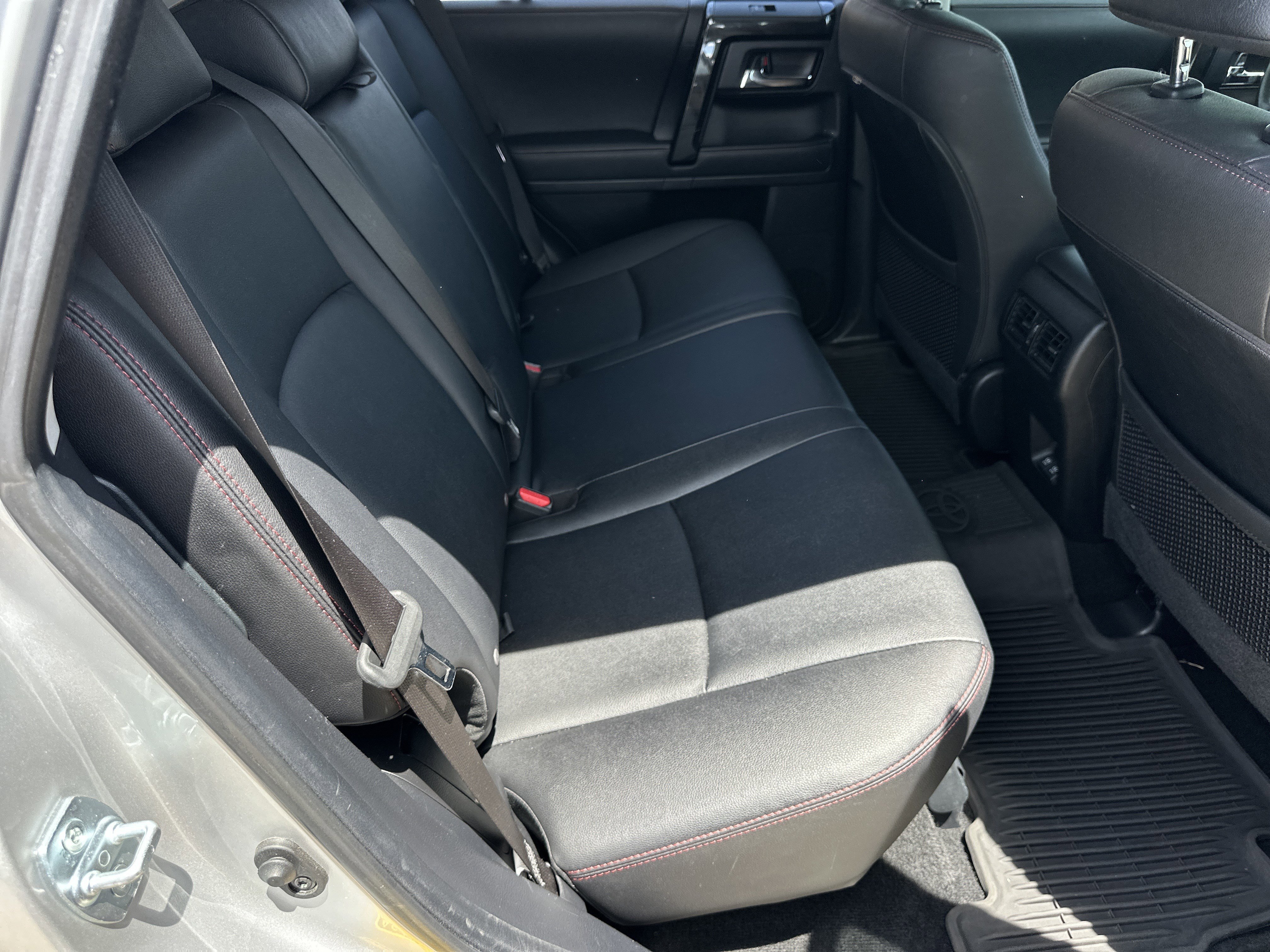 Used 2021 Classic Silver Metallic Toyota Venture image 23