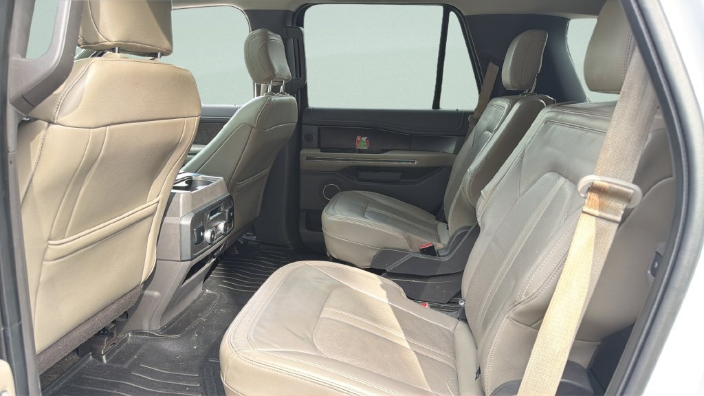 Used 2018 White Ford Limited image 31