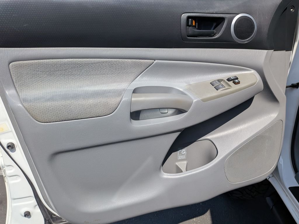 2010 Toyota Tacoma PreRunner - Photo 11