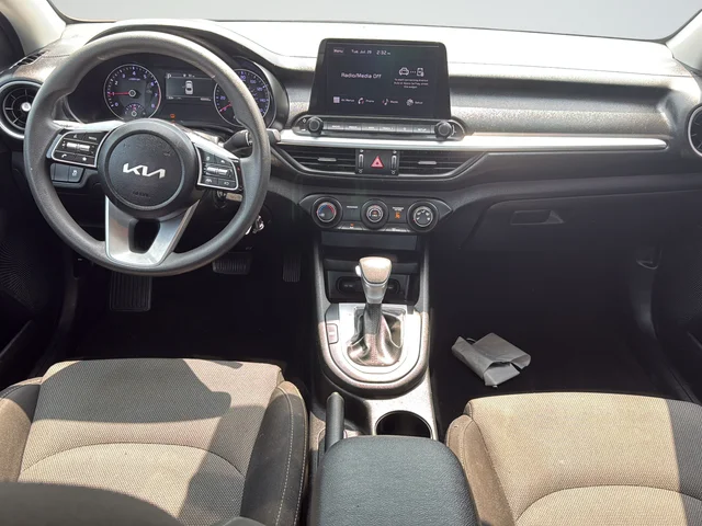 Used 2023 White Kia LXS image 9