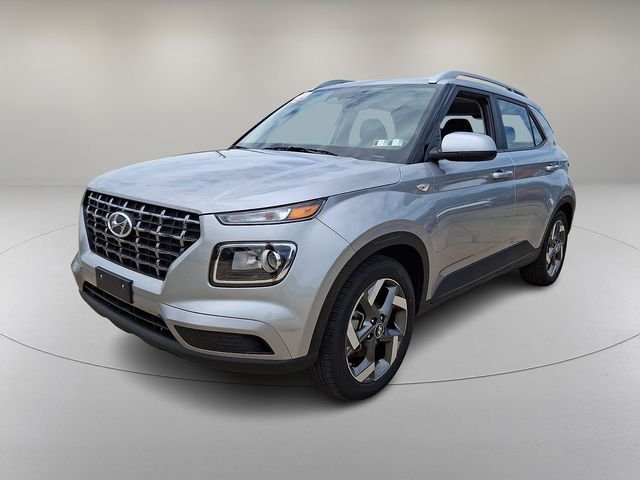 Certified Used 2025 Silver Hyundai SEL image 5