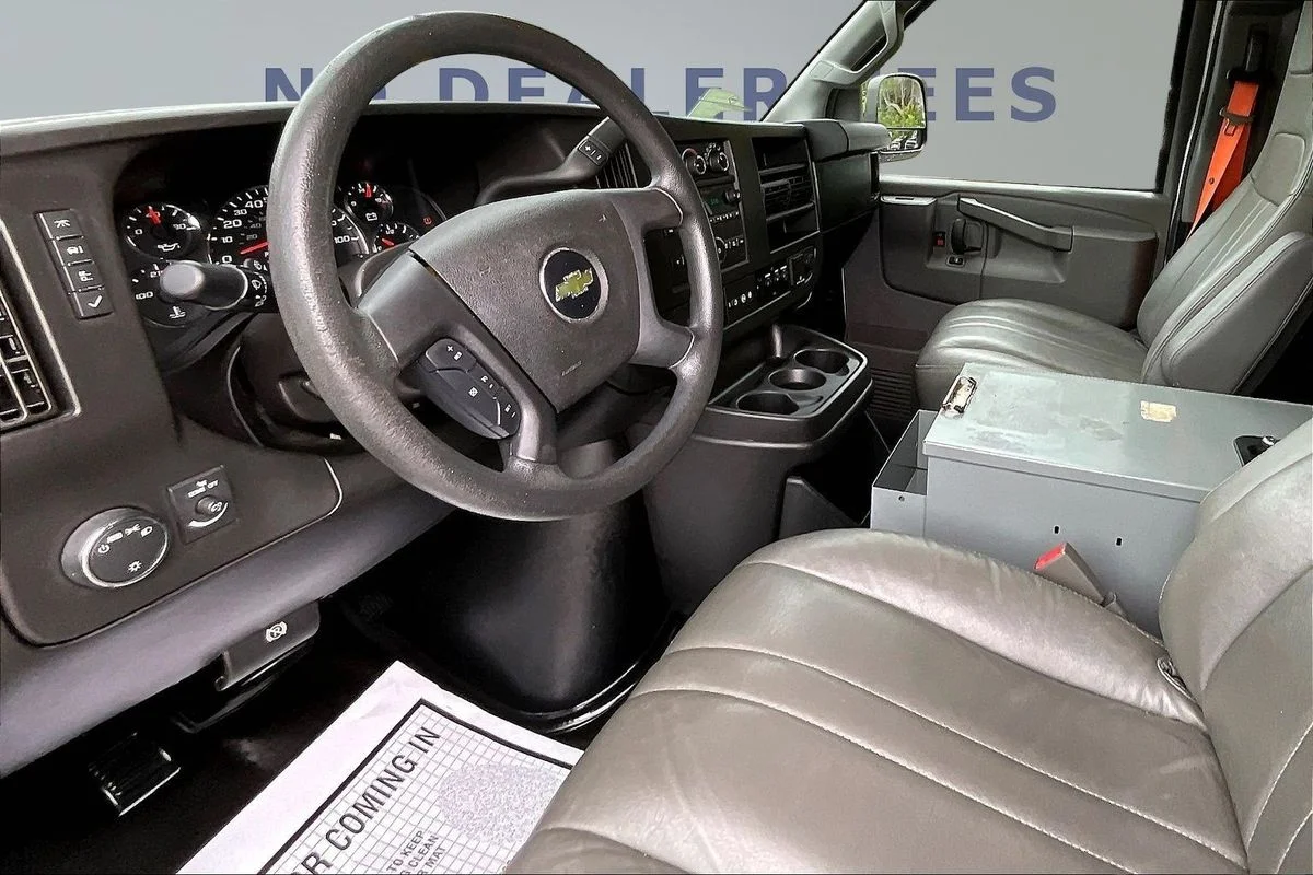 Used 2018  Chevrolet Work Van image 8