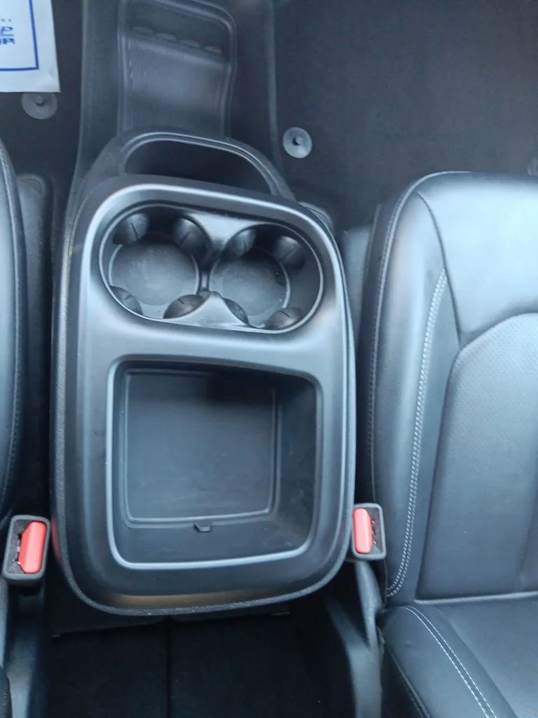 Used 2025 Ceramic Gray Clearcoat Chrysler Select image 23