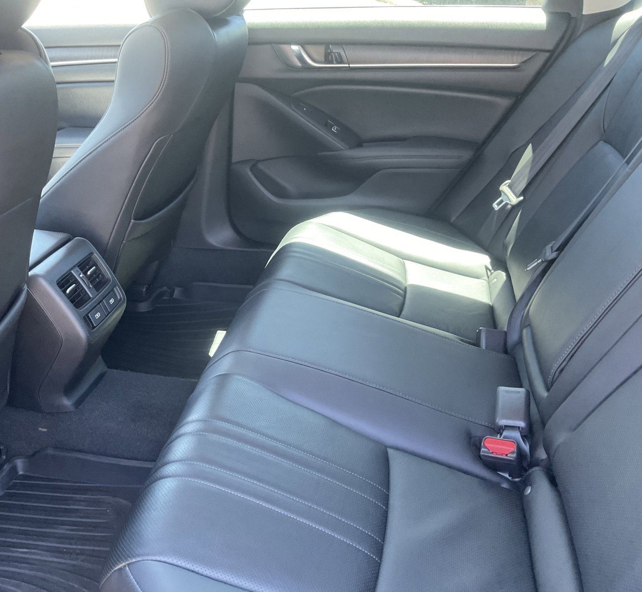 Used 2021 Crystal Black Pearl Honda Touring image 15