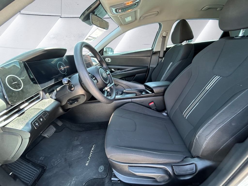 Used 2024 White Hyundai SEL image 7