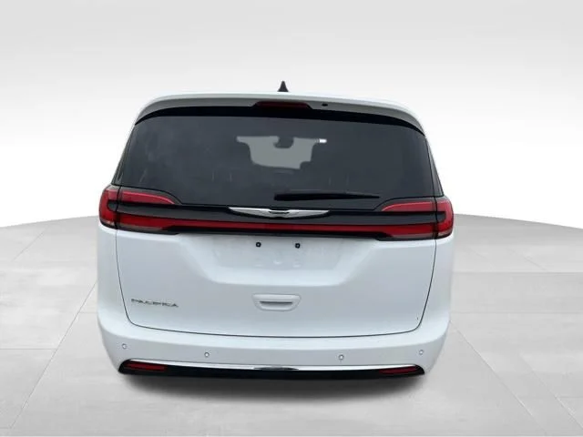 Used 2023 White Chrysler Touring L image 6