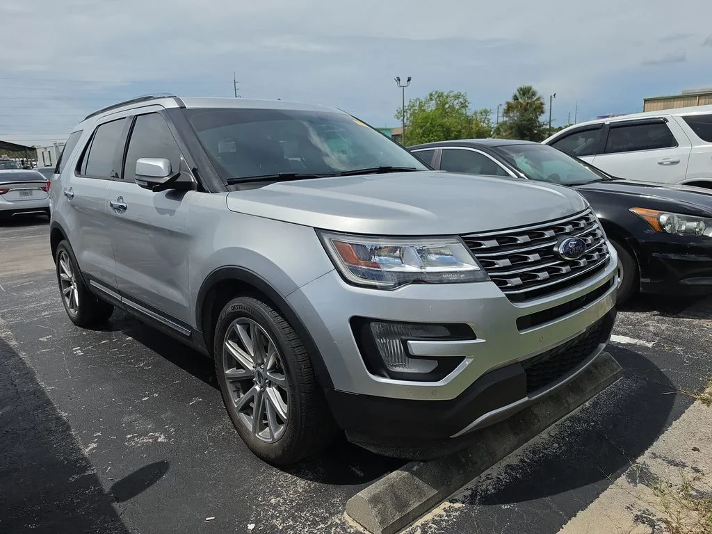 Used 2017 Silver Ford Limited image 1